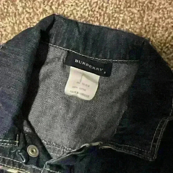 Burberry kids Jean jacket. Missing snap on left sleeve. Size 3. - Picture 4 of 12